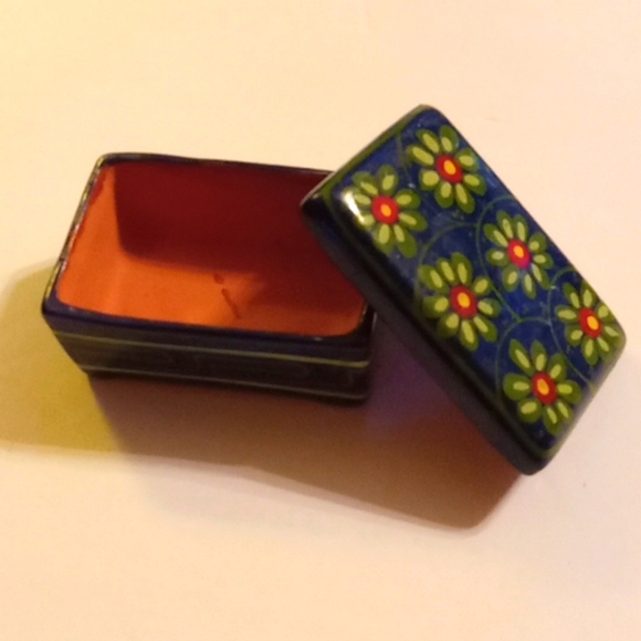 Redware pottery flowered trinket box - Picture 2 of 4